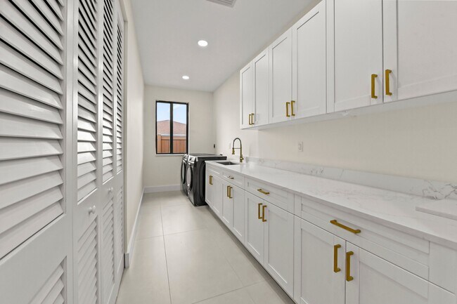 Photo - 621 NW 42nd Ave