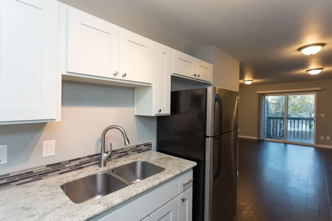 Building Photo - 12225 SW Longhorn Ln Unit D