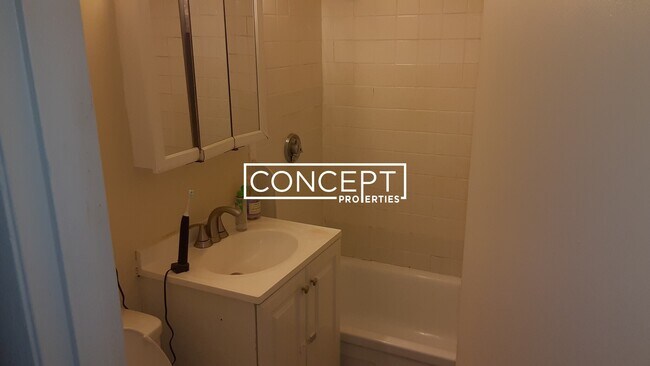 Photo - 365 Faneuil St Unidad 11