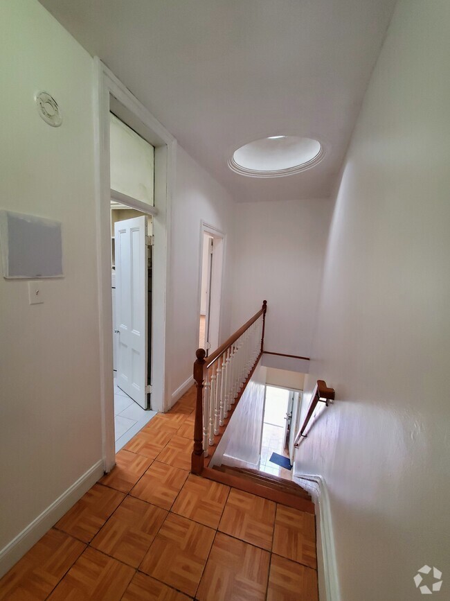 Building Photo - 57 Van Reipen Ave Unit #2 Rental