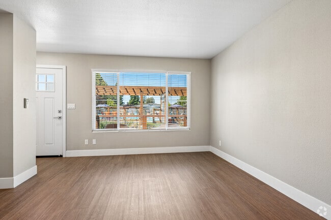 1BR, 1BA - 480SF - Living Room