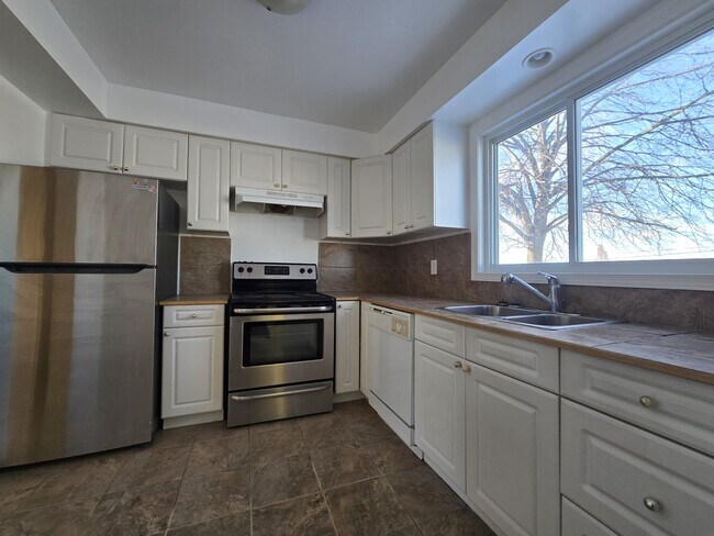 Photo - Stoneglen Townhouses