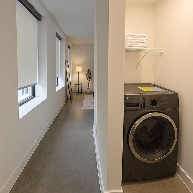 Photo - 115 W 5th St Unidad ID1322459P