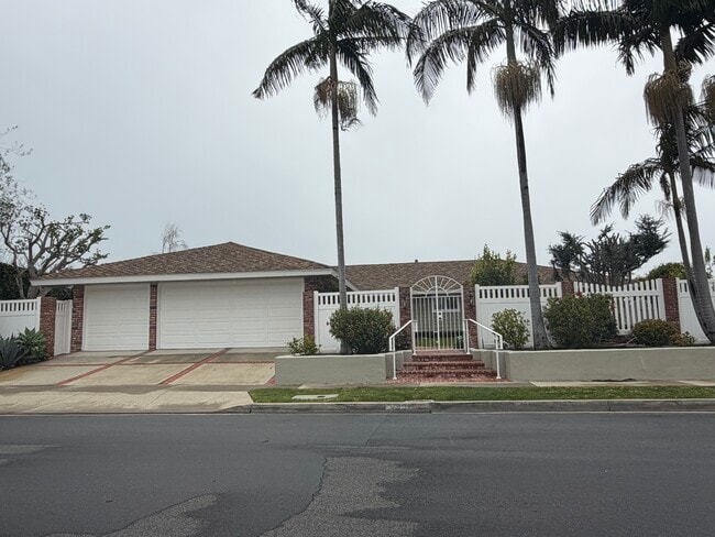 Building Photo - 1901 Altura Dr