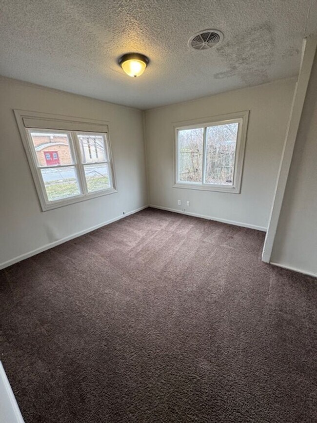 Photo - 4622 Smith St