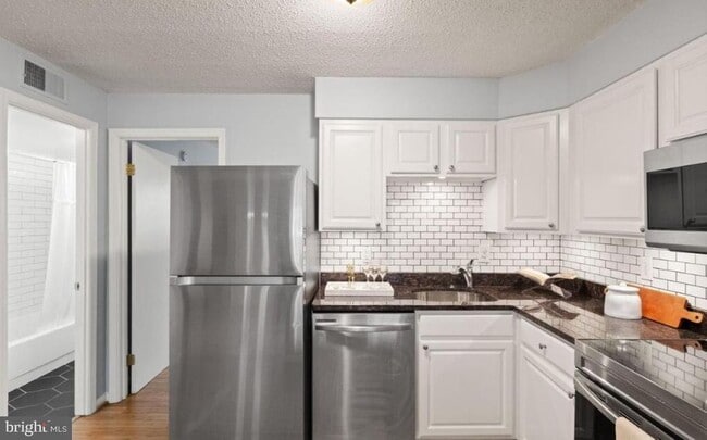 Photo - 122 N Bedford St Unit A