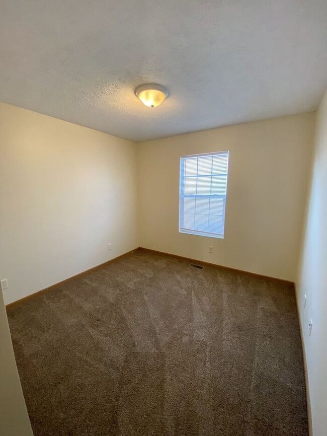 Photo - Collett Meadows - Large open floor plan, 4 bedroom Home with 2 baths - PETS WELCOME!