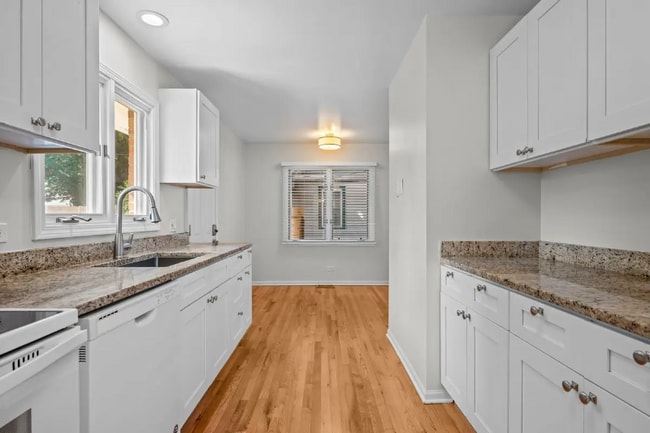 Photo - 2500-2502 Green Bay Rd Unidad 2500