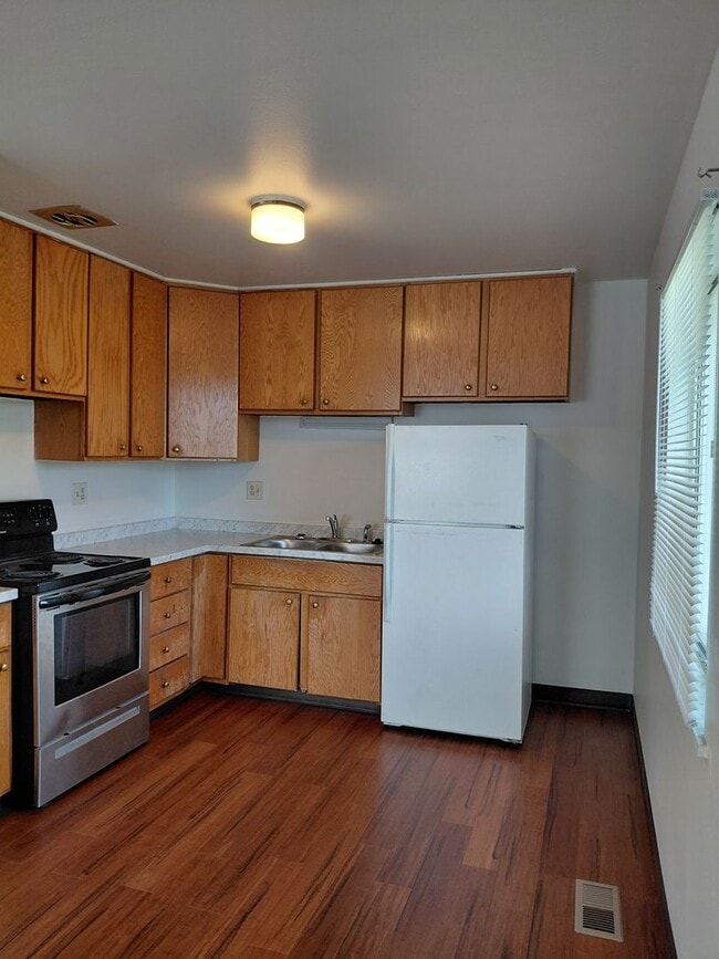 Photo - ALL PROSPECTIVE TENANTS MUST SUBMIT A $58 ...