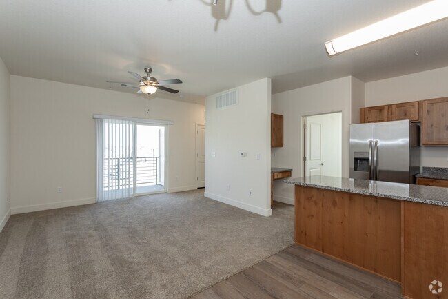 2BR, 2BA - 1076SF