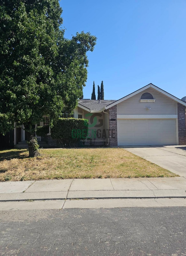 NOW AVAILABLE! Make this spacious 3 bedroo... - NOW AVAILABLE! Make this spacious 3 bedroo... House