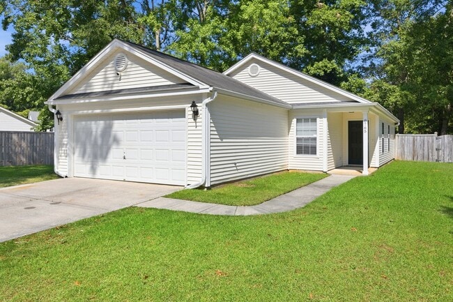Photo - Comfortable 3BR Ranch with 2-Car Garage in Northwoods Pointe
