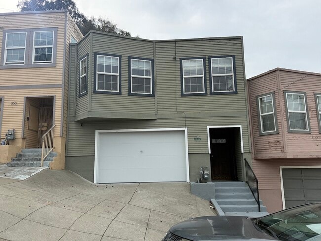 Building Photo - 540 Griffith St