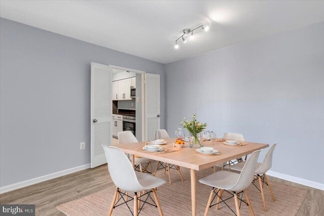 Photo - 5300 Holmes Run Pkwy Unit 1210