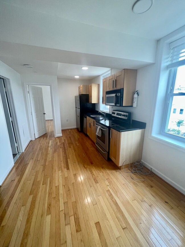 Photo - Charming 1-Bedroom in Eckington, DC – Prim... Unidad 204