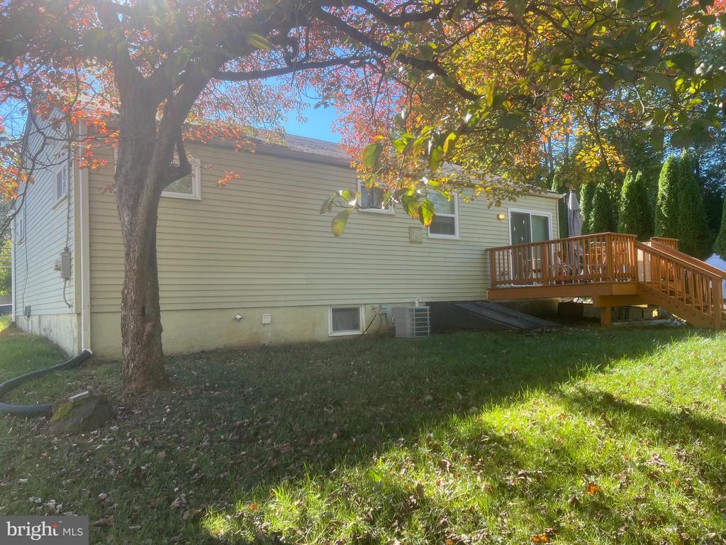 Photo - 518 Media Line Rd