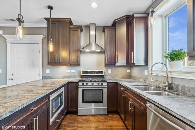 Photo - 927 W Agatite Ave Unit 4N