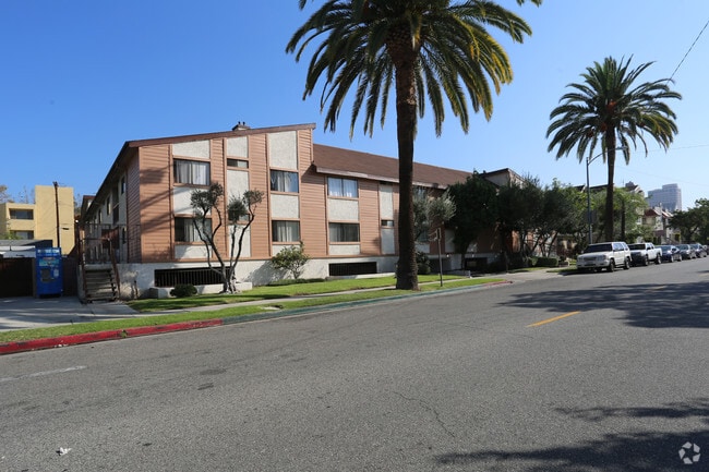 Building Photo - 457 W Lexington Dr