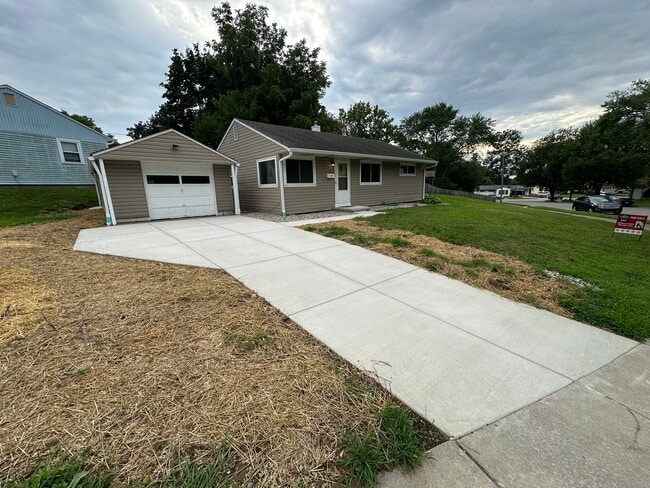 Front of house - 1309 Hedgewood Dr Rental