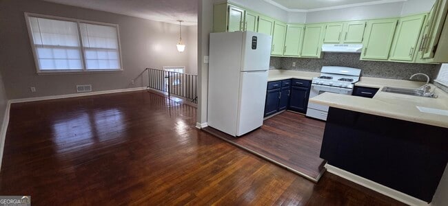 Photo - 449 Charter Oak Dr SW