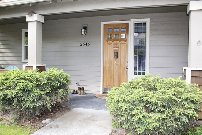 Photo - Gorgeous NW home with 3 primary suites 3.5 bathrooms and a fully fenced backyard!
