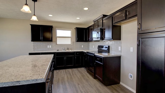 Photo - 3 BR Fenced in Home !!