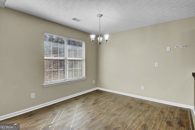 Photo - 40 Elisabeth Way