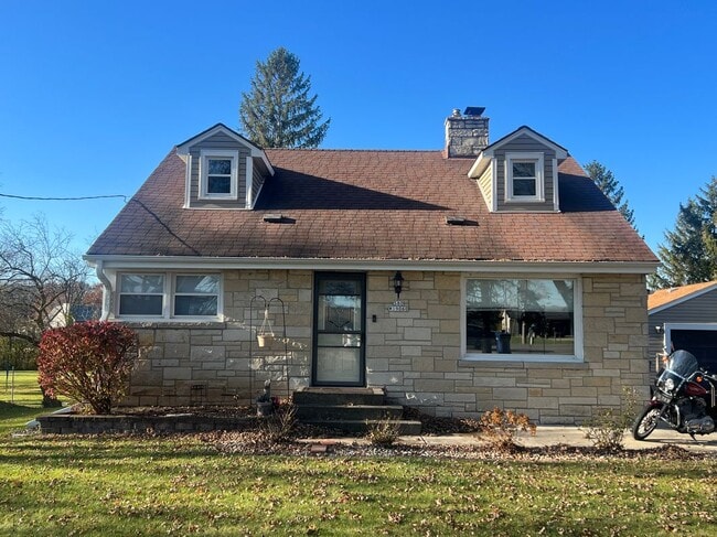 Photo - S80W19060 Janesville Rd