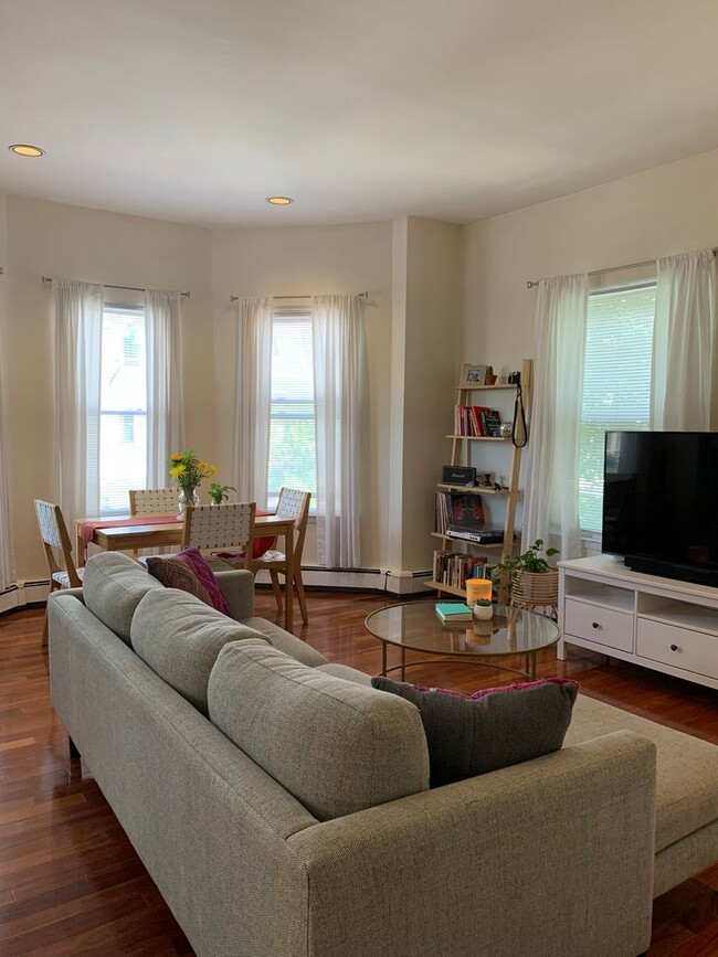 Building Photo - Charming 2 bedroom near Central Square in Cambridge