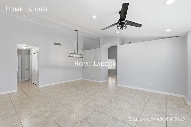 Photo - 470 W Scott Ave