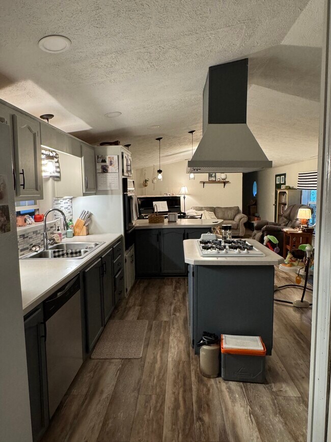 Photo - 889 Caldwell Rd