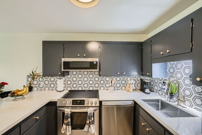 Building Photo - 1425 S Puget Dr Unit 301