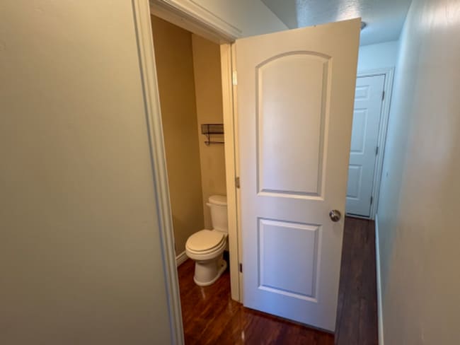 Photo - 652 Pimlico Dr