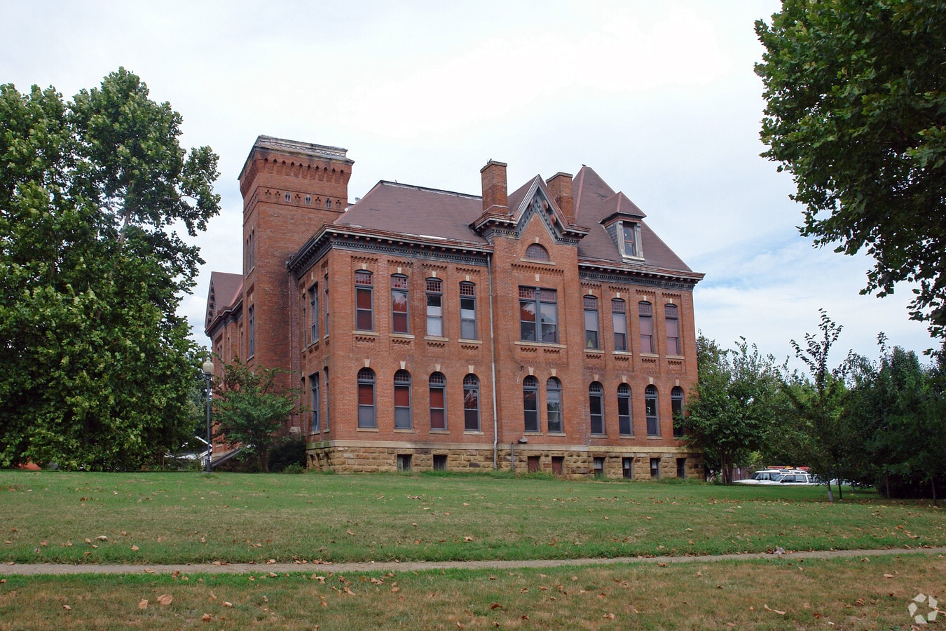 Belle Grove Schoolhouse Apartments - Belle Grove Schoolhouse Apartments