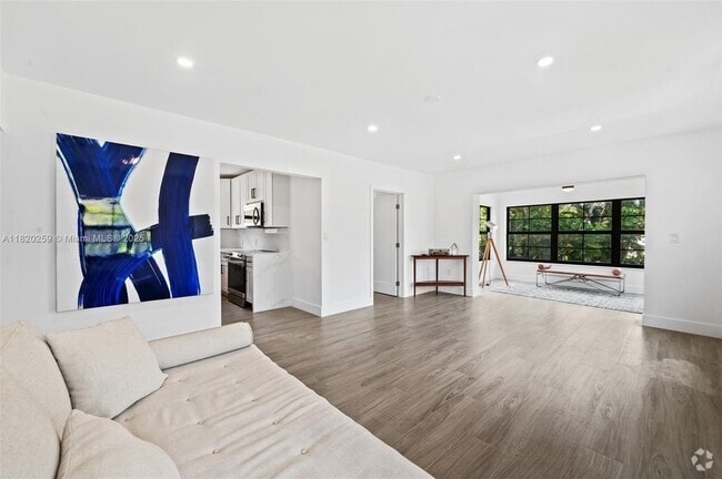 Building Photo - 4222 NE 1st Ave Rental