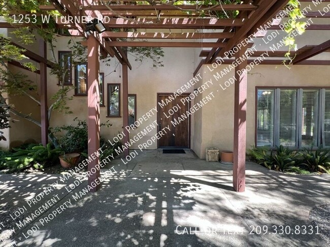 Photo - 1253 W Turner Rd House