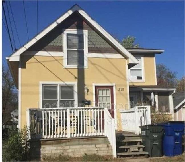 Building Photo - 310 E 11th St