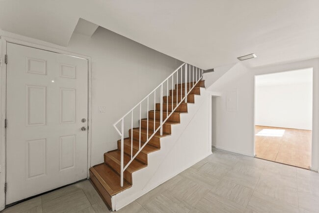 Photo - 5738 Woodman Ave Unit 2