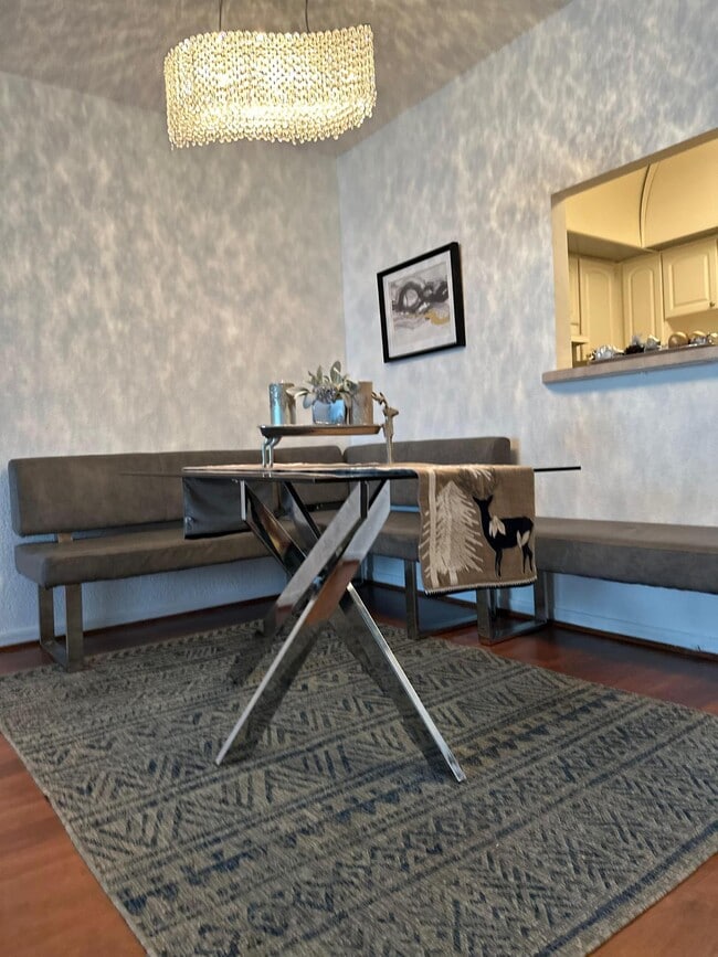 Dinning Table - 19380 Collins Ave Unit 705