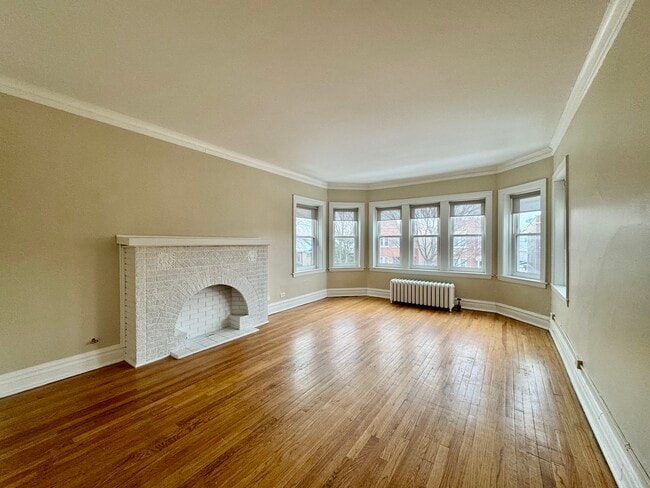 Living Room / Family Room - 4831 W Roscoe St Unit 2