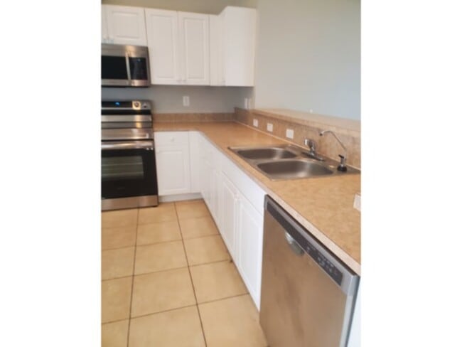 Photo - Available Now! Nice 3 Bedroom 2 bath split...