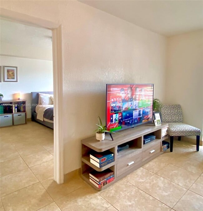 Photo - 445 SW 11th St Unidad 107
