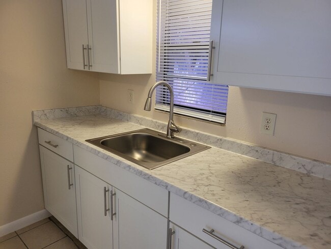 Photo - Renovated Two-Bedroom Apartment near Lake Howard