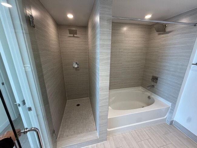 Photo - 551 NE 39th St