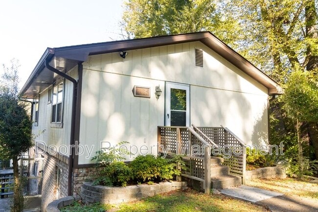 Building Photo - 2425 Ashmore Ave Unit 1