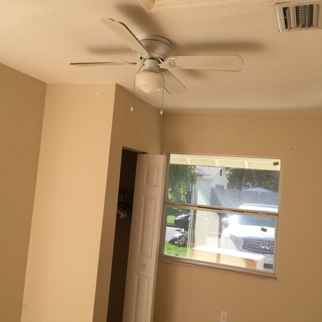 Photo - 2209 19th St W