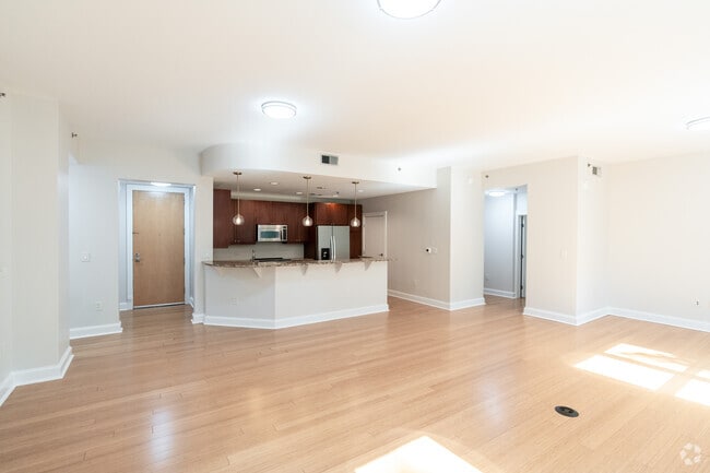 2BR,2.5BA-1,568SF - 618 N Boylan Ave