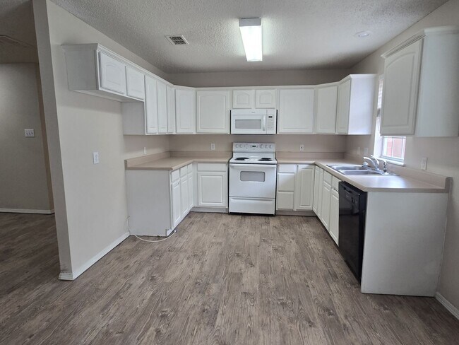 Photo - 3108 109th St Unit B