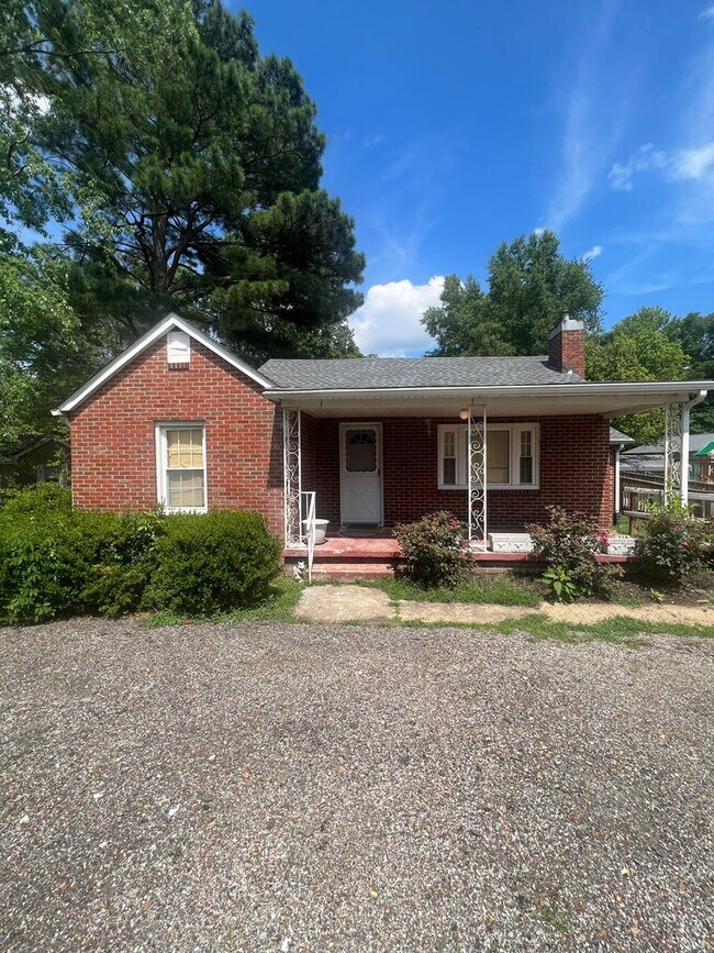 Photo - Quaint Brick Home in Martin!