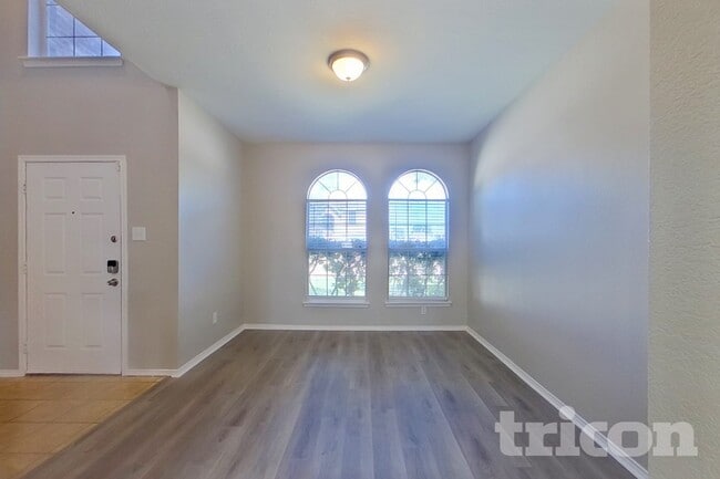 1085 Harriman Dr